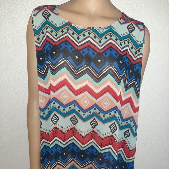 Rouge collection 2X sleeveless blue shirt w design - Picture 8 of 9